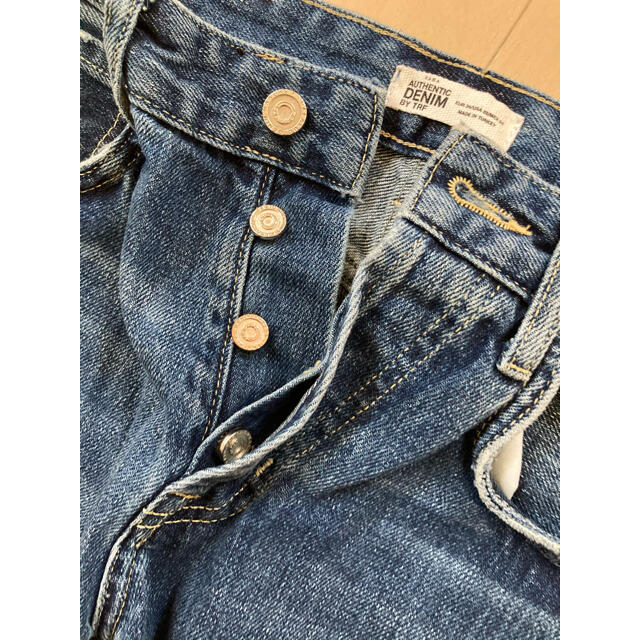 ZARA(ザラ)のストレートデニム　スリットデニム レディースのパンツ(デニム/ジーンズ)の商品写真