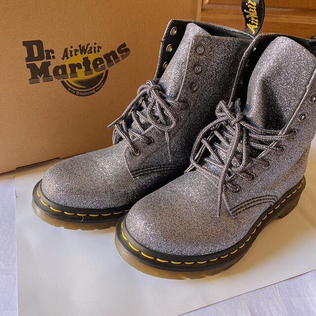 Dr.Martens(ドクターマーチン)のDr.Martin 8ホール　 レディースの靴/シューズ(ブーツ)の商品写真