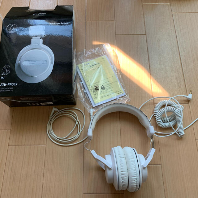 audio-technica(オーディオテクニカ)のminao様専用 audio−technica ATH-PRO5X WH スマホ/家電/カメラのオーディオ機器(ヘッドフォン/イヤフォン)の商品写真