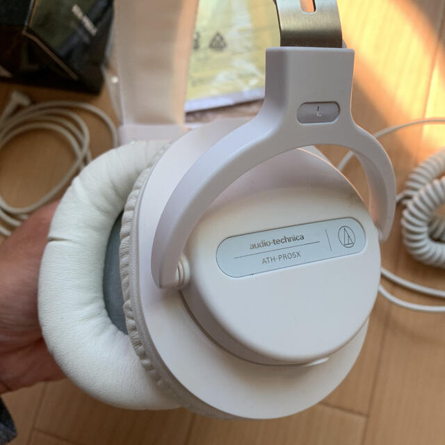 audio-technica(オーディオテクニカ)のminao様専用 audio−technica ATH-PRO5X WH スマホ/家電/カメラのオーディオ機器(ヘッドフォン/イヤフォン)の商品写真