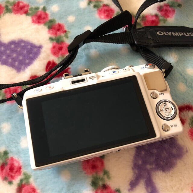 OLYMPUS(オリンパス)のOLYMPUS PEN Lite E-PL5 本体◆おまけ付き スマホ/家電/カメラのカメラ(ミラーレス一眼)の商品写真