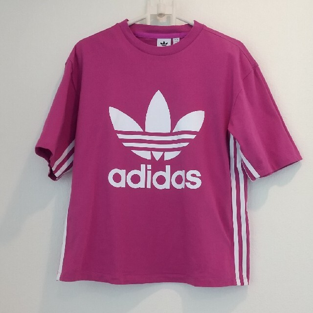 adidas(アディダス)のみーちゃん様専用 アディダス オリジナルロゴTシャツ レディースのトップス(Tシャツ(半袖/袖なし))の商品写真