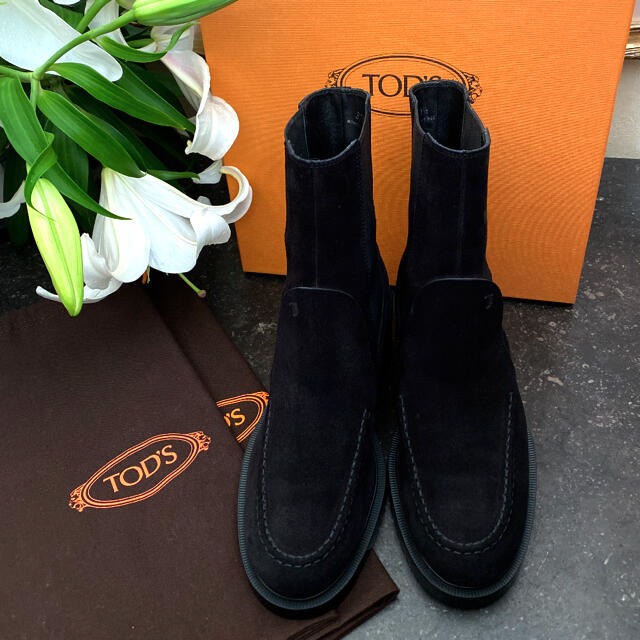 TOD'S(トッズ)のトッズの上質でとてもお洒落なスエードハーフブーツ レディースの靴/シューズ(ブーツ)の商品写真