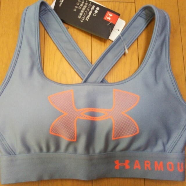 UNDER ARMOUR(アンダーアーマー)の新品タグ付き　UNDER ARMOUR　アンダーアーマースポーツブラ レディースの下着/アンダーウェア(ブラ)の商品写真