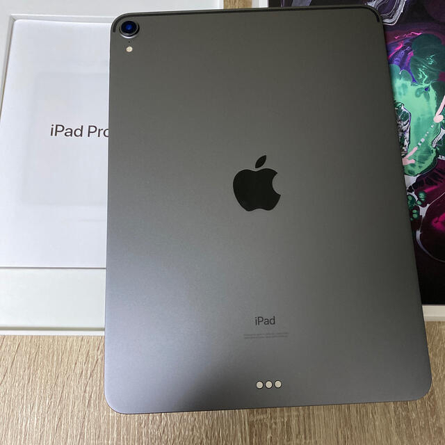 iPad(アイパッド)のipad pro 11 inch(2018) wifi 256gb  スマホ/家電/カメラのスマートフォン/携帯電話(スマートフォン本体)の商品写真