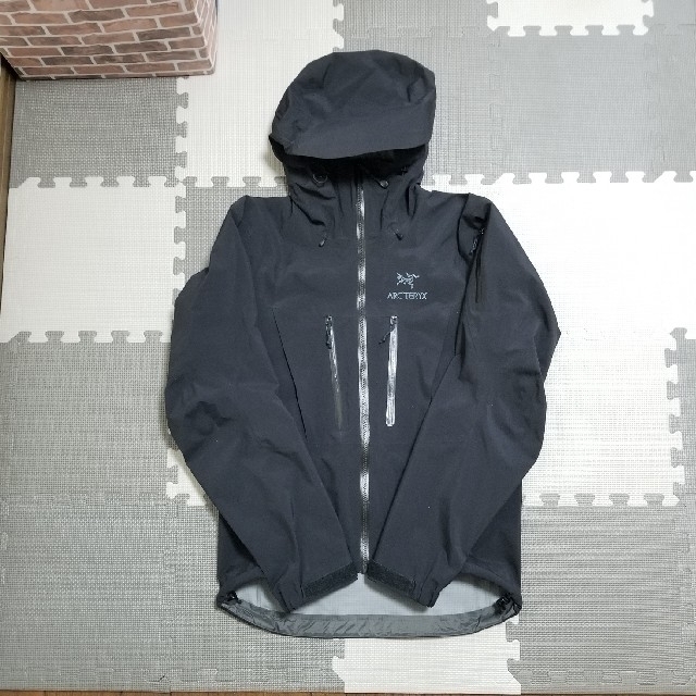 ARC'TERYX(アークテリクス)のなお様専用　ARC'TERYX　アルファー　SV　バードエイド付 メンズのジャケット/アウター(マウンテンパーカー)の商品写真