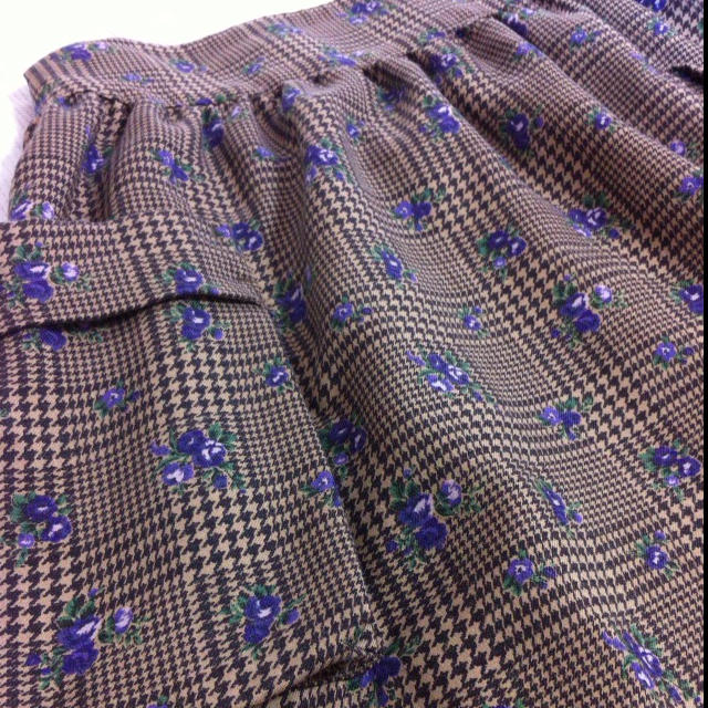 anatelier(アナトリエ)のクチュールブローチ 花柄×千鳥スカート レディースのスカート(ひざ丈スカート)の商品写真
