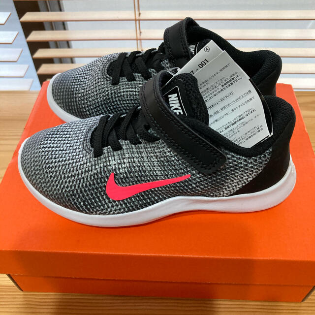 NIKE(ナイキ)のNIKEスニーカー　17㎝ キッズ/ベビー/マタニティのキッズ靴/シューズ(15cm~)(スニーカー)の商品写真