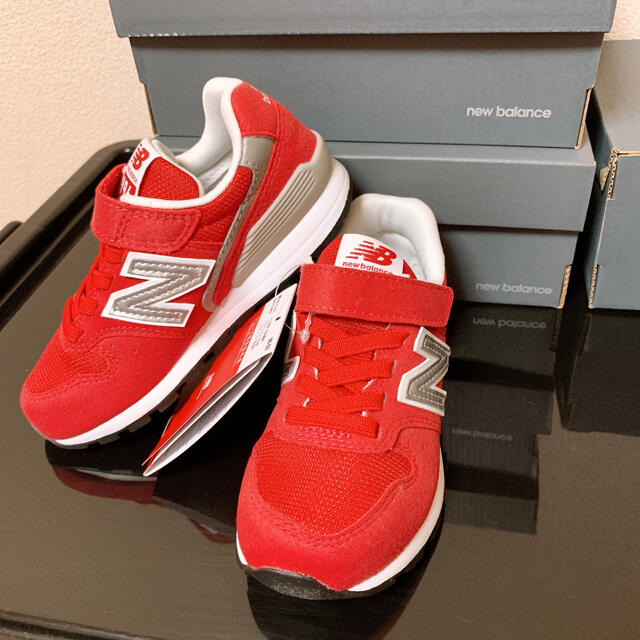 New Balance(ニューバランス)の18.5 新品 ニューバランス スニーカー 996 レッド キッズ  キッズ/ベビー/マタニティのキッズ靴/シューズ(15cm~)(スニーカー)の商品写真