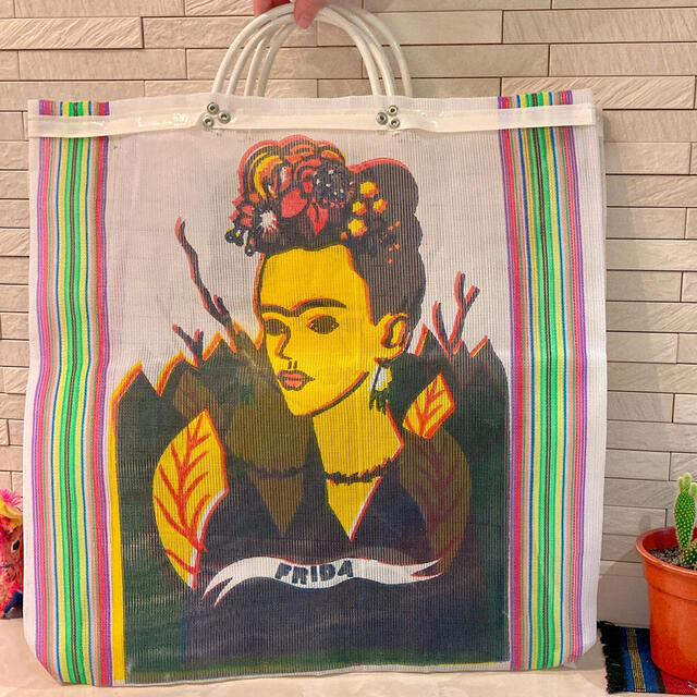 【訳あり】メキシコ　フリーダカーロ　メッシュバッグ レディースのバッグ(かごバッグ/ストローバッグ)の商品写真