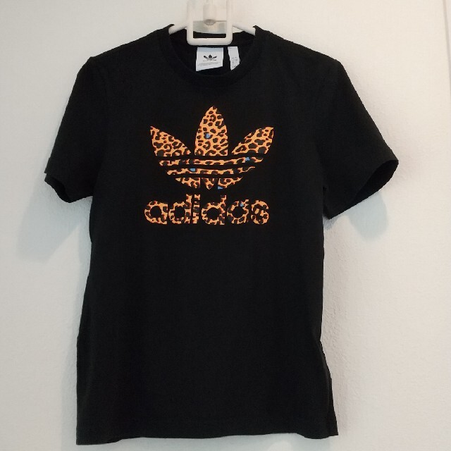 adidas(アディダス)のアディダスオリジナルロゴTシャツ レディースのトップス(Tシャツ(半袖/袖なし))の商品写真