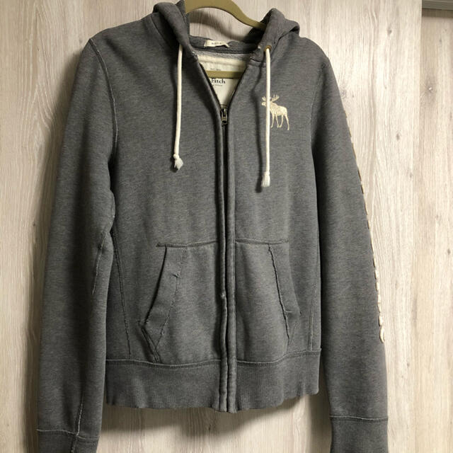 Abercrombie&Fitch(アバクロンビーアンドフィッチ)のS.Ｙ.H様専用　アバクロンビー&フィッチ☆パーカー　グレー メンズのトップス(パーカー)の商品写真