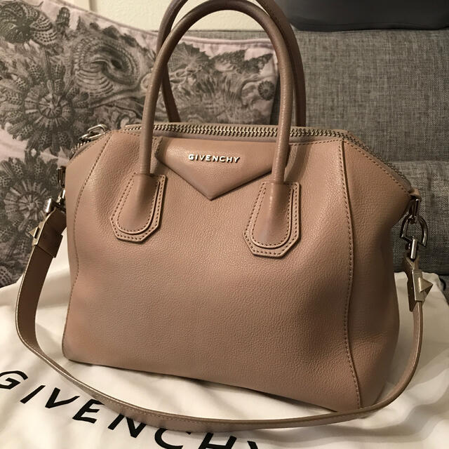 GIVENCHY(ジバンシィ)のジバンシィ　アンティゴナ　ベージュ系 レディースのバッグ(ショルダーバッグ)の商品写真