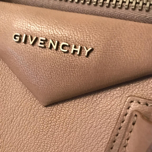 GIVENCHY(ジバンシィ)のジバンシィ　アンティゴナ　ベージュ系 レディースのバッグ(ショルダーバッグ)の商品写真