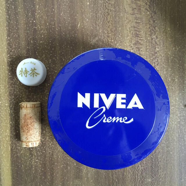 ニベア(ニベア)の☆新品 未使用 ニベアクリーム 青缶 缶 400g 3個セット NIVEA 保湿 コスメ/美容のボディケア(ボディクリーム)の商品写真