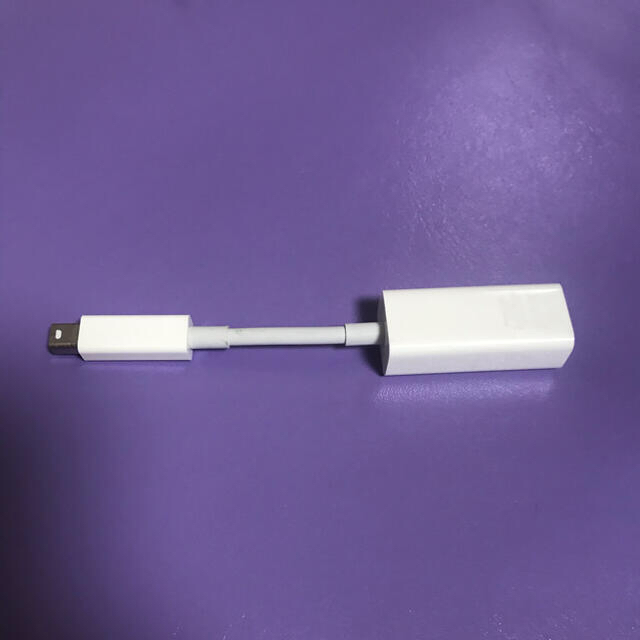 Apple(アップル)のApple純正 イーサネットアダプタ Mini DVI - Ethernet スマホ/家電/カメラのPC/タブレット(PC周辺機器)の商品写真