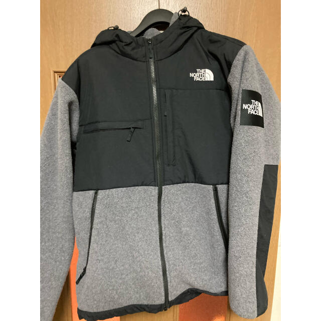 オンラインストア販売好調 Supreme / The North Face ZipUpフーディー