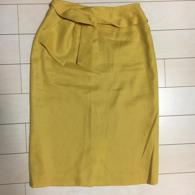 タイトスカート　イエロー レディースのスカート(ひざ丈スカート)の商品写真