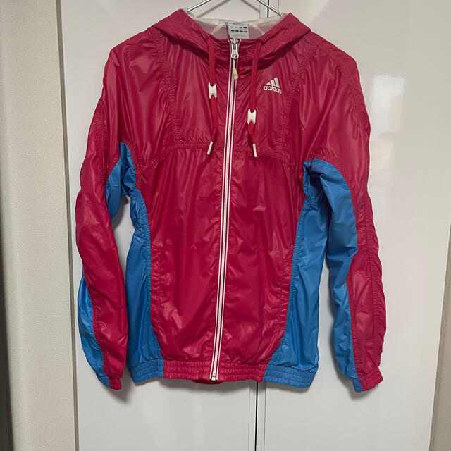 adidas(アディダス)の【adidas パーカー】 レディースのジャケット/アウター(ナイロンジャケット)の商品写真