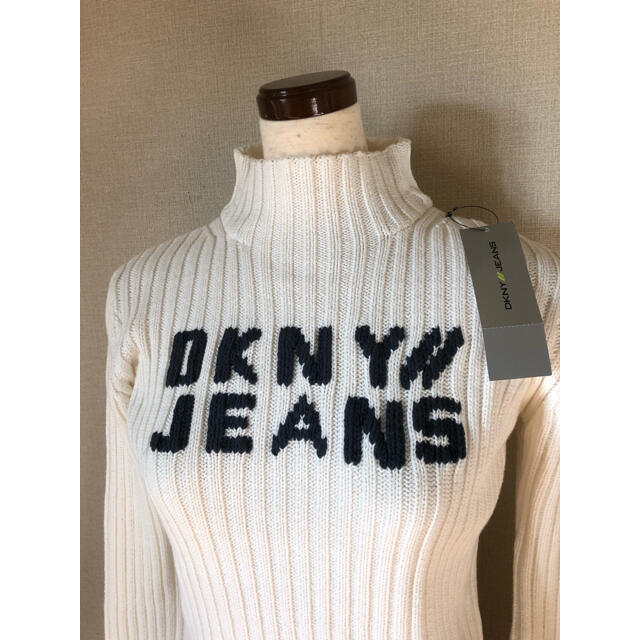 DKNY(ダナキャランニューヨーク)の新品【DKNY JEANS】ディーケーエヌワイ　ジーンズ　ハイネック　セーター レディースのトップス(ニット/セーター)の商品写真