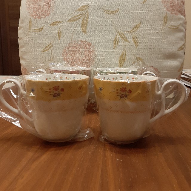 Noritake(ノリタケ)の★値下げ★ノリタケ トゥルーラブ マグカップ4個セット インテリア/住まい/日用品のキッチン/食器(食器)の商品写真