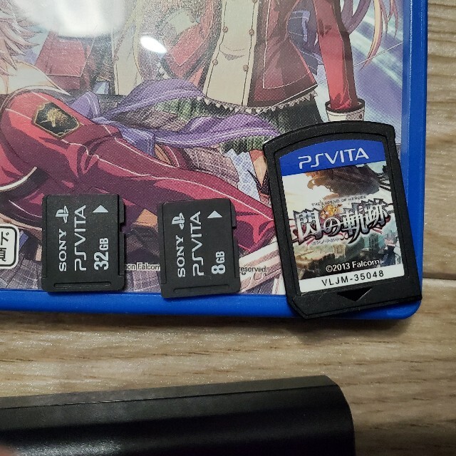 PS Vita PCH-1100 初代と閃の軌跡2セット 3