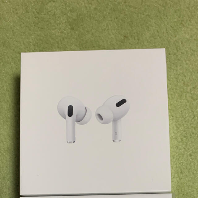 Apple(アップル)の新品未開封！Airpods Pro  MWP22J/A Apple スマホ/家電/カメラのオーディオ機器(ヘッドフォン/イヤフォン)の商品写真