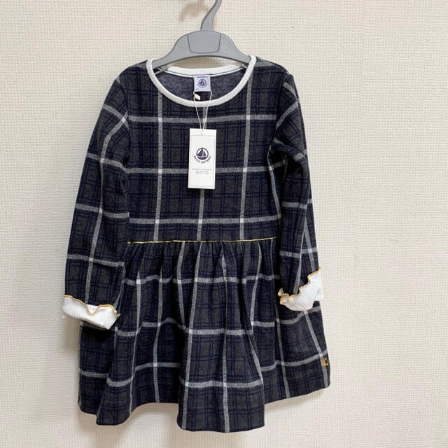 PETIT BATEAU(プチバトー)の☆プチバトー☆ワンピース　4歳サイズ　新品タグ付き キッズ/ベビー/マタニティのキッズ服女の子用(90cm~)(ワンピース)の商品写真