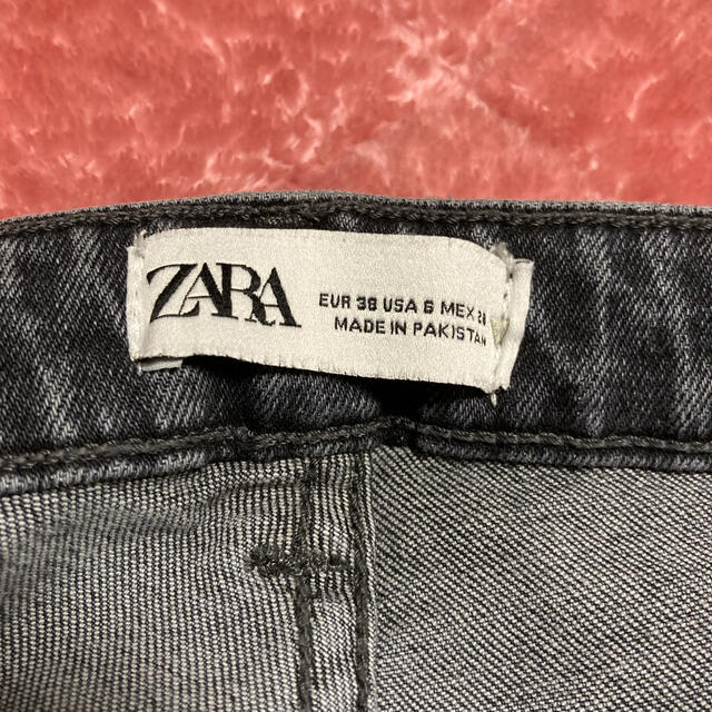 ZARA(ザラ)の値下げ★ZARA★グレーデニム★今期 レディースのパンツ(デニム/ジーンズ)の商品写真