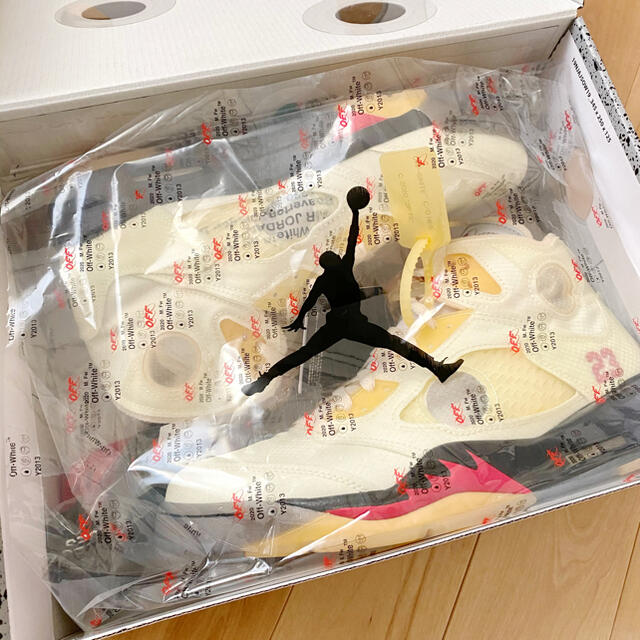 NIKE(ナイキ)のNIKE AIR JORDAN 5 Retro OffWhite Sail   メンズの靴/シューズ(スニーカー)の商品写真