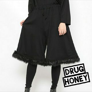 ファンキーフルーツ(FUNKY FRUIT)のDrug honey★フェイクファー切替ワイドハーフパンツ／黒(その他)