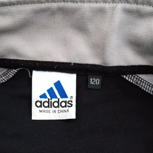 adidas(アディダス)のadidasジャージ上下セット　120cm キッズ/ベビー/マタニティのキッズ服男の子用(90cm~)(ジャケット/上着)の商品写真