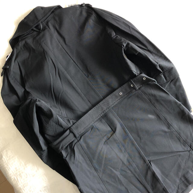 VERSACE(ヴェルサーチ)の☆美品　VERSACE シングルステンカラーハーフコート　ブラックLL☆ メンズのジャケット/アウター(ステンカラーコート)の商品写真