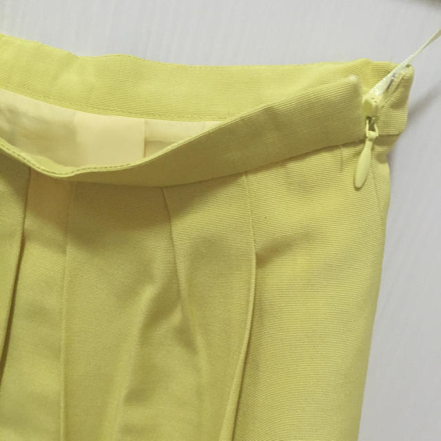 Apuweiser-riche(アプワイザーリッシェ)のアプ♡イエローフレアスカート レディースのスカート(ひざ丈スカート)の商品写真