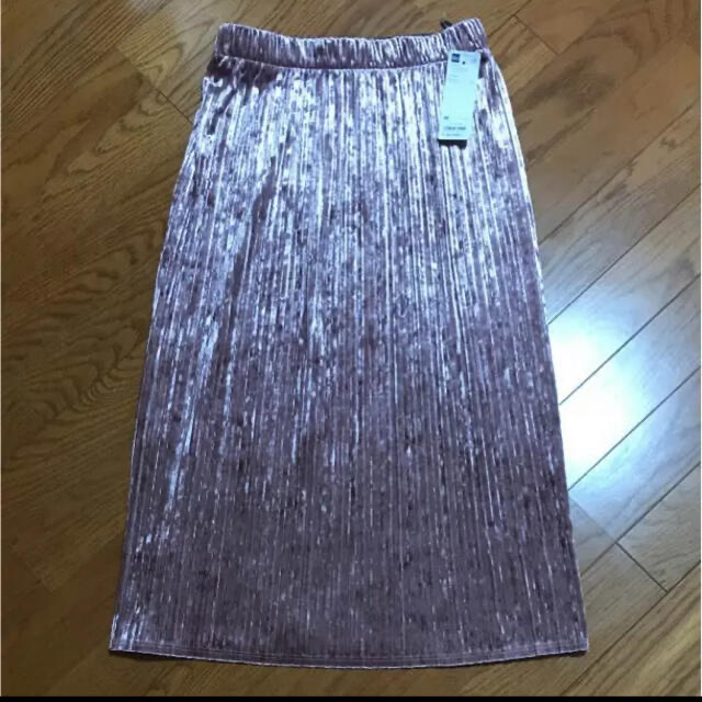 GU(ジーユー)の新品 GU クラッシュベロアプリーツスカート ピンク レディースのスカート(ロングスカート)の商品写真