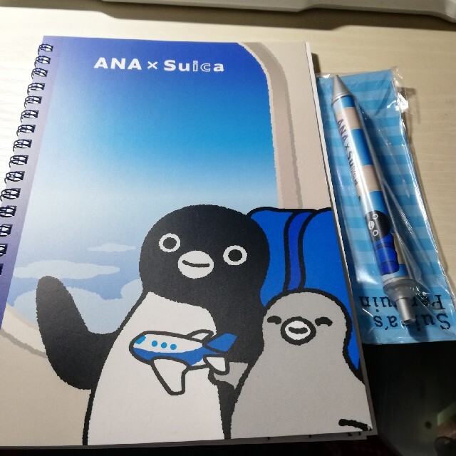 JR(ジェイアール)のペンコレ ANA×Suica ペンギンスイカリングノートボールペンさかざきちひろ インテリア/住まい/日用品の文房具(ノート/メモ帳/ふせん)の商品写真