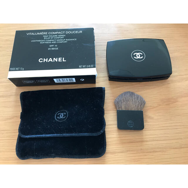 CHANEL(シャネル)のシャネル　ヴィタルミエール ドゥスール コンパクト　20 ベージュ コスメ/美容のベースメイク/化粧品(ファンデーション)の商品写真