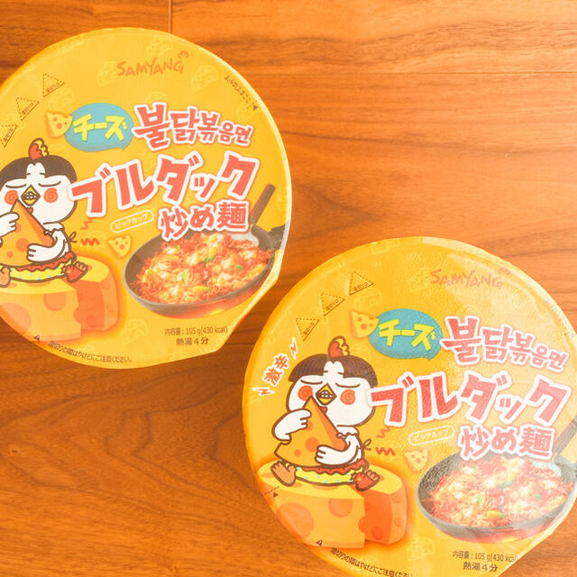 ビックカップ2つの通販　shop｜ラクマ　by　みみ♡'s　送料無料】韓国ラーメン　プルタック炒め麺チーズ