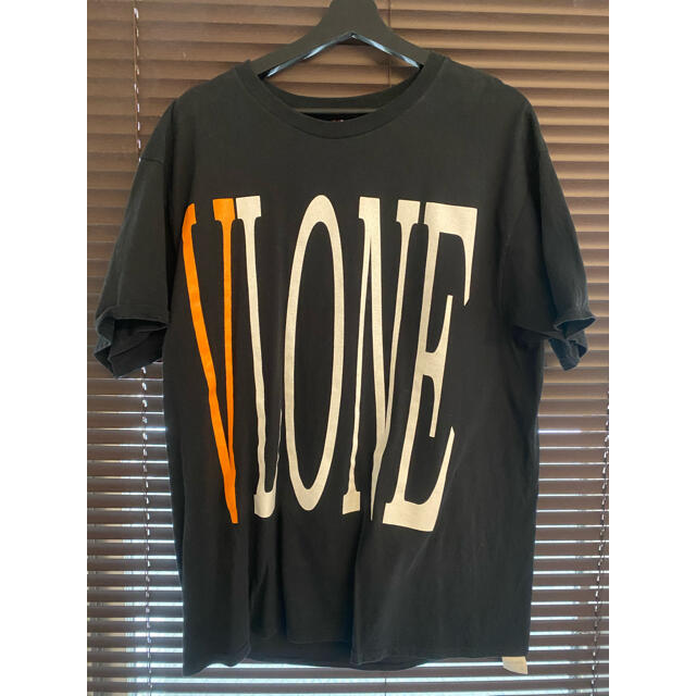 VLONE ブラックTシャツ