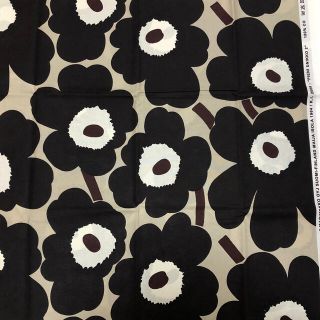 マリメッコ(marimekko)のマリメッコ  生地　ピエニウニッコ　ベージュ系　生地幅×60(生地/糸)