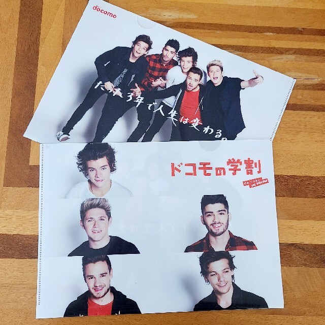 NTTdocomo(エヌティティドコモ)の【1枚未使用】ONE Direction クリアファイル2枚セット エンタメ/ホビーのタレントグッズ(ミュージシャン)の商品写真