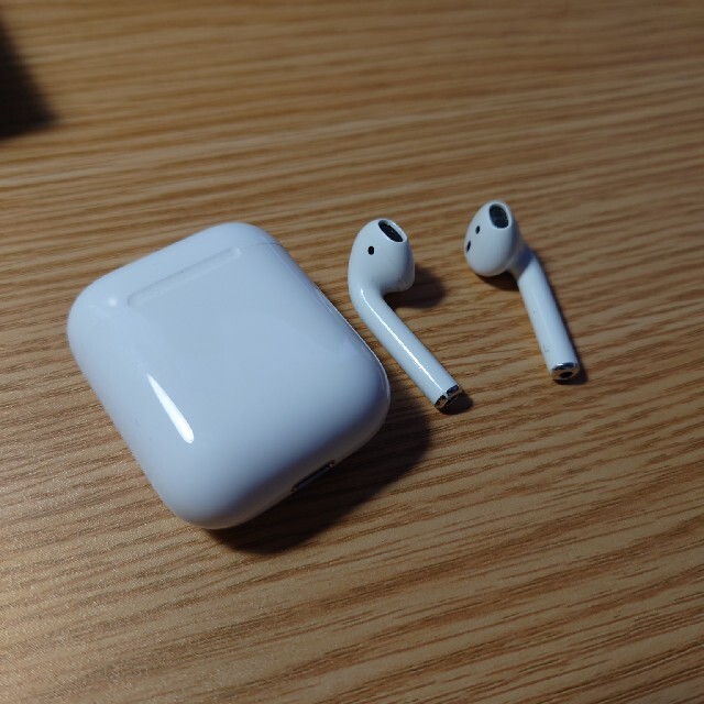 Apple(アップル)の第1世代AirPods 備品・箱あり スマホ/家電/カメラのオーディオ機器(ヘッドフォン/イヤフォン)の商品写真