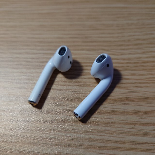 Apple(アップル)の第1世代AirPods 備品・箱あり スマホ/家電/カメラのオーディオ機器(ヘッドフォン/イヤフォン)の商品写真