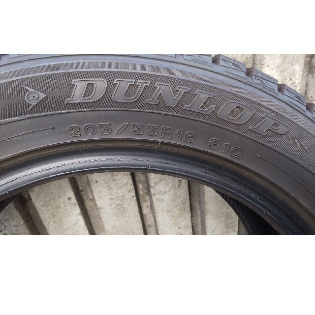 DUNLOP(ダンロップ)のダンロップ  スタッドレスタイヤ205/55R16 3本セット　2018年製造 自動車/バイクの自動車(タイヤ)の商品写真