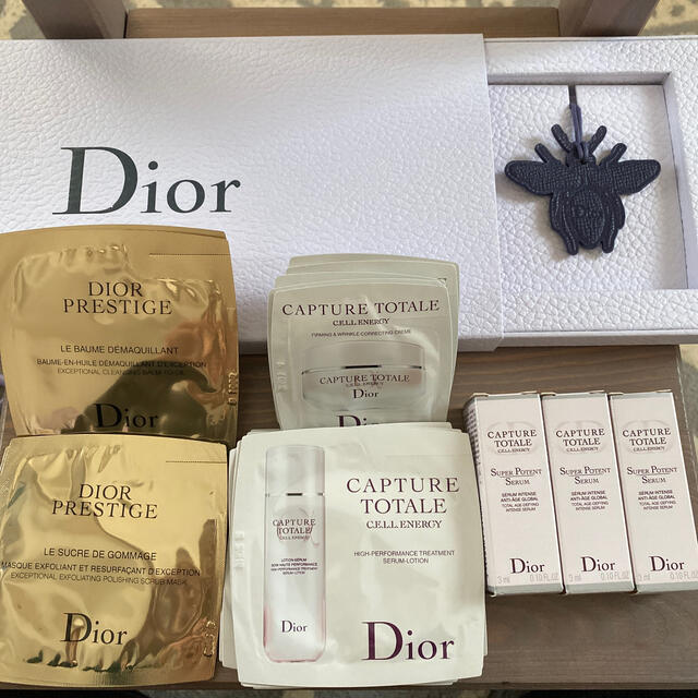 Dior(ディオール)の◆Dior◆限定品蜂チャーム&スキンケア19点セット レディースのファッション小物(キーホルダー)の商品写真
