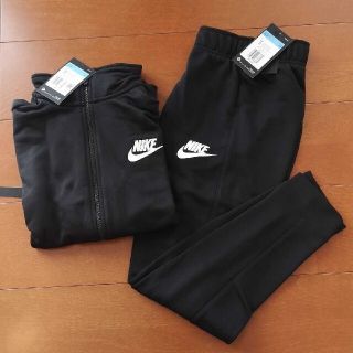 ナイキ(NIKE)の新品未使用　NIKE　トラックスーツ　ジャージセットアップ(その他)