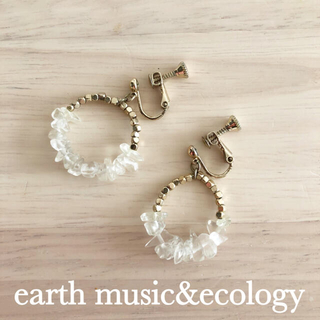 アースミュージックアンドエコロジー(earth music & ecology)の貝殻のようなクリアストーンがナチュラル可愛い♡earth m&e イヤリング(イヤリング)