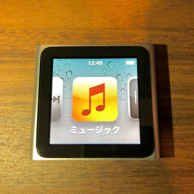 Apple(アップル)のApple iPod nano 第6世代 8GB（ケーブル付き） スマホ/家電/カメラのオーディオ機器(ポータブルプレーヤー)の商品写真