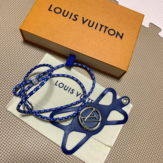 LOUIS VUITTON(ルイヴィトン)の  LVエスカル フォンホルダー・ルイーズ スマホ/家電/カメラのスマホアクセサリー(iPhoneケース)の商品写真