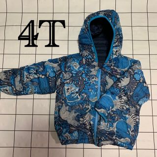 パタゴニア(patagonia)のパタゴニア  キッズ　リバーシブルダウン　4T(ジャケット/上着)